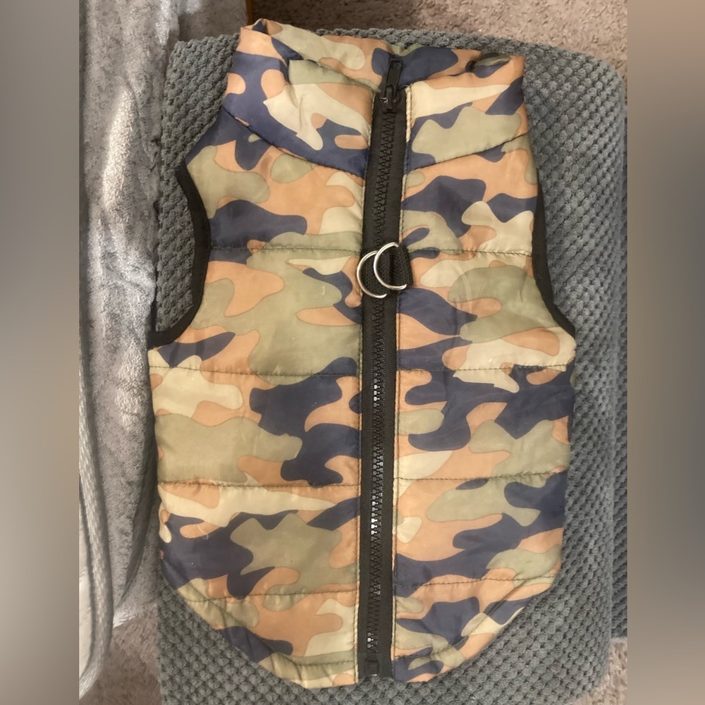 💰5/$10 NWOT Camo dog vest